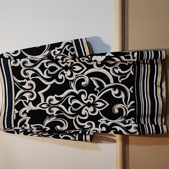 White House Black Market Monochrome and Beige Dress - Picture 7 of 7